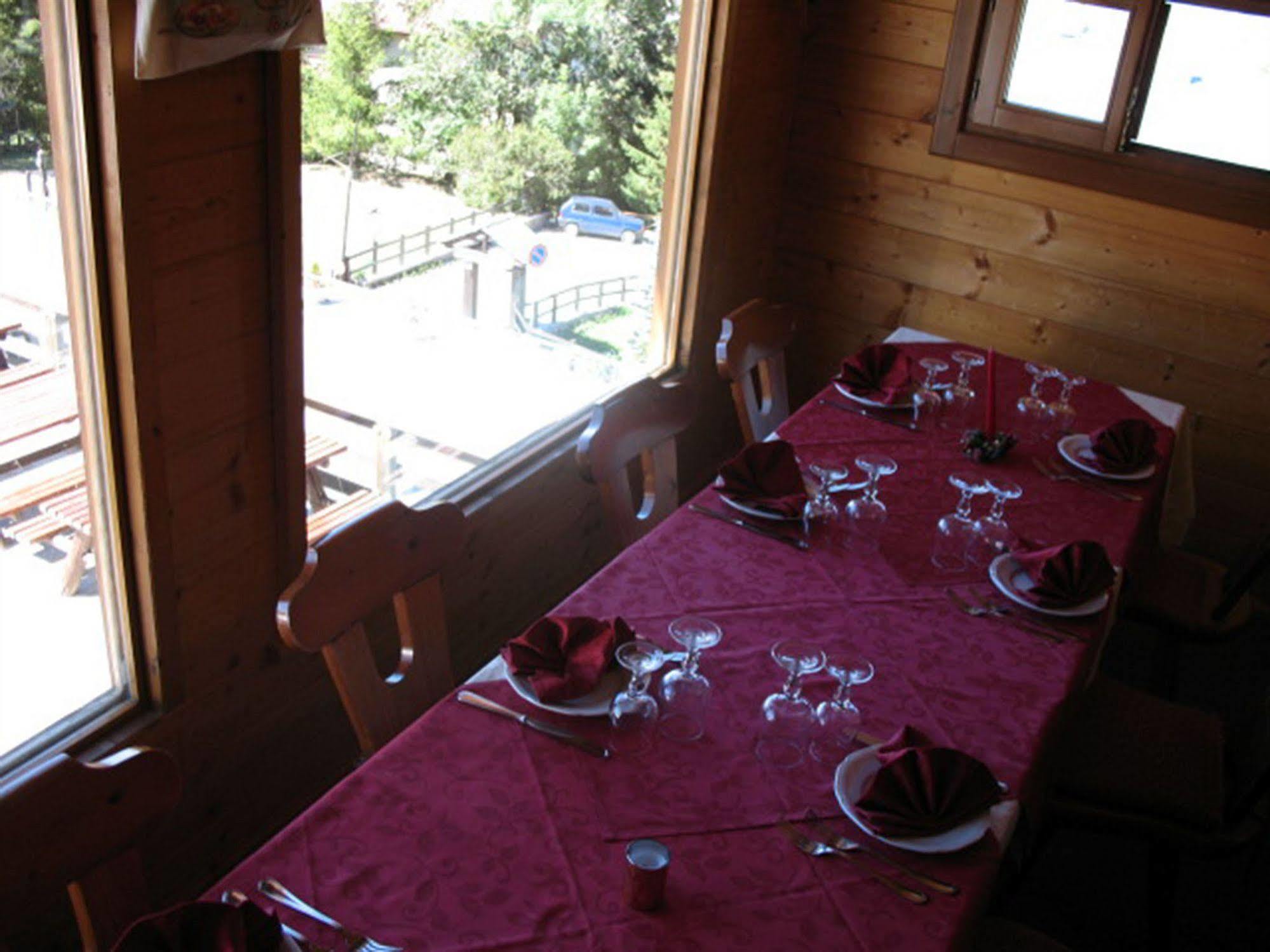 Restaurant Hotel Chalet Del Sole Oulx Exteriér fotografie
