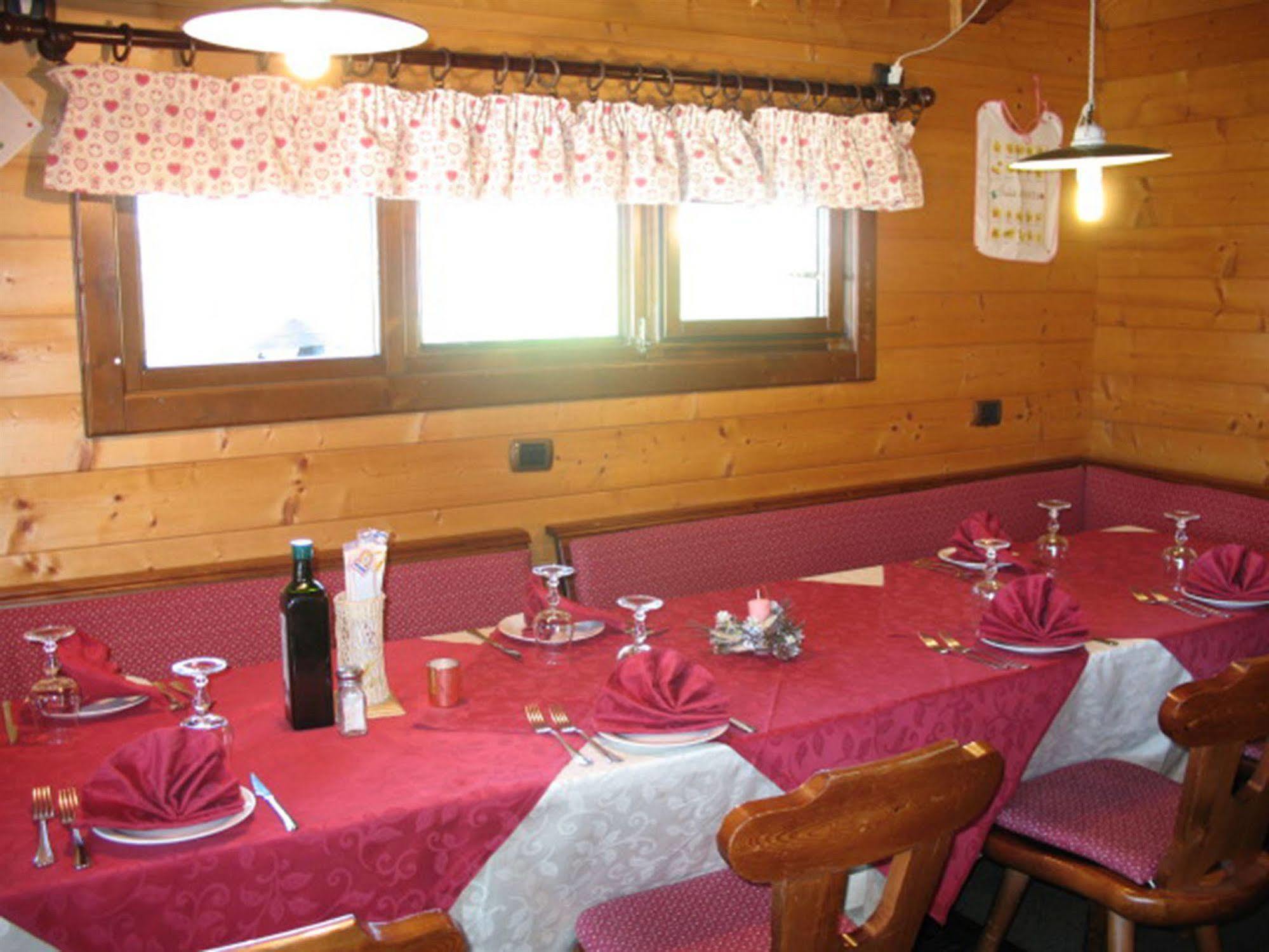 Restaurant Hotel Chalet Del Sole Oulx Exteriér fotografie