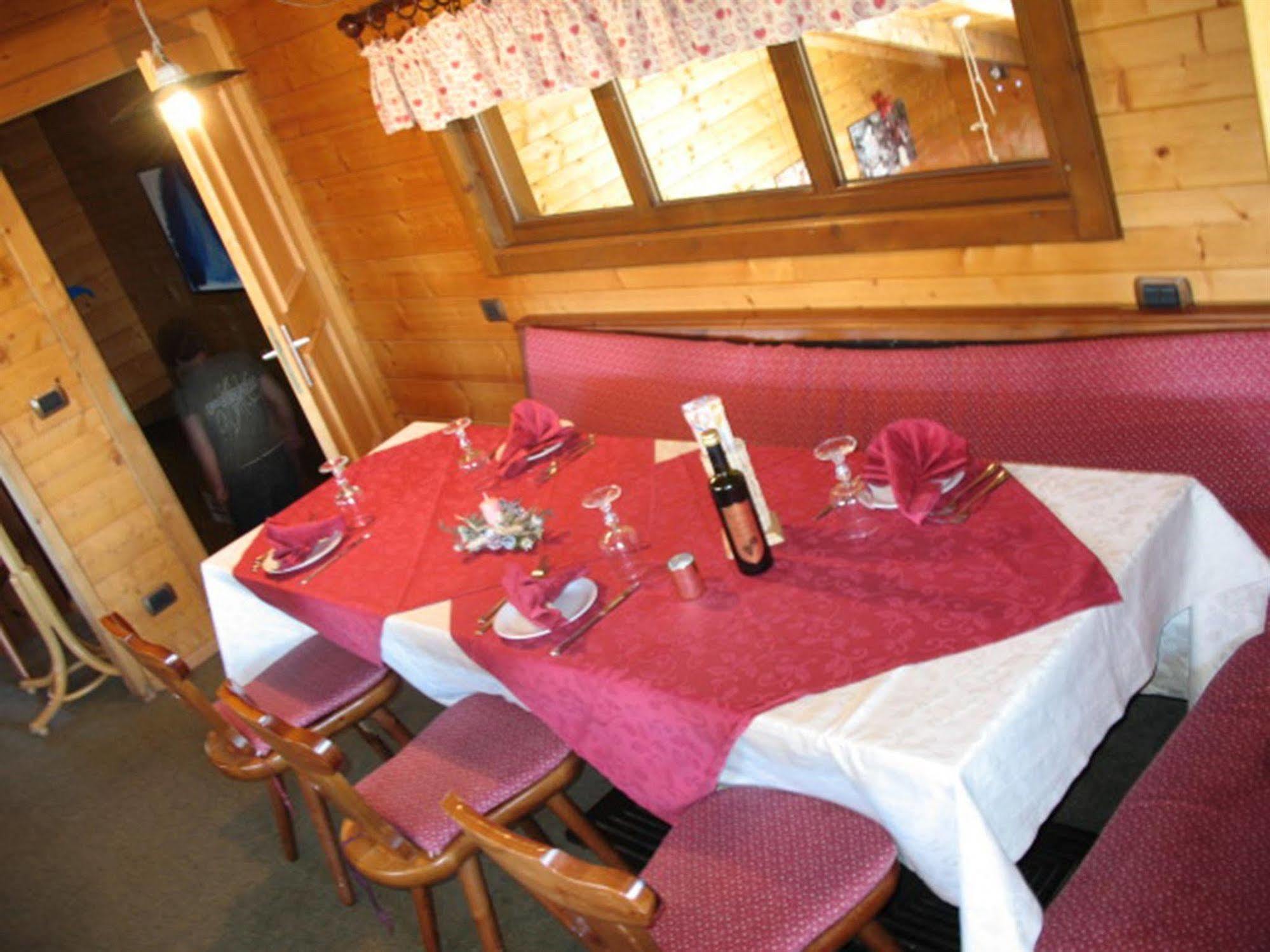 Restaurant Hotel Chalet Del Sole Oulx Exteriér fotografie